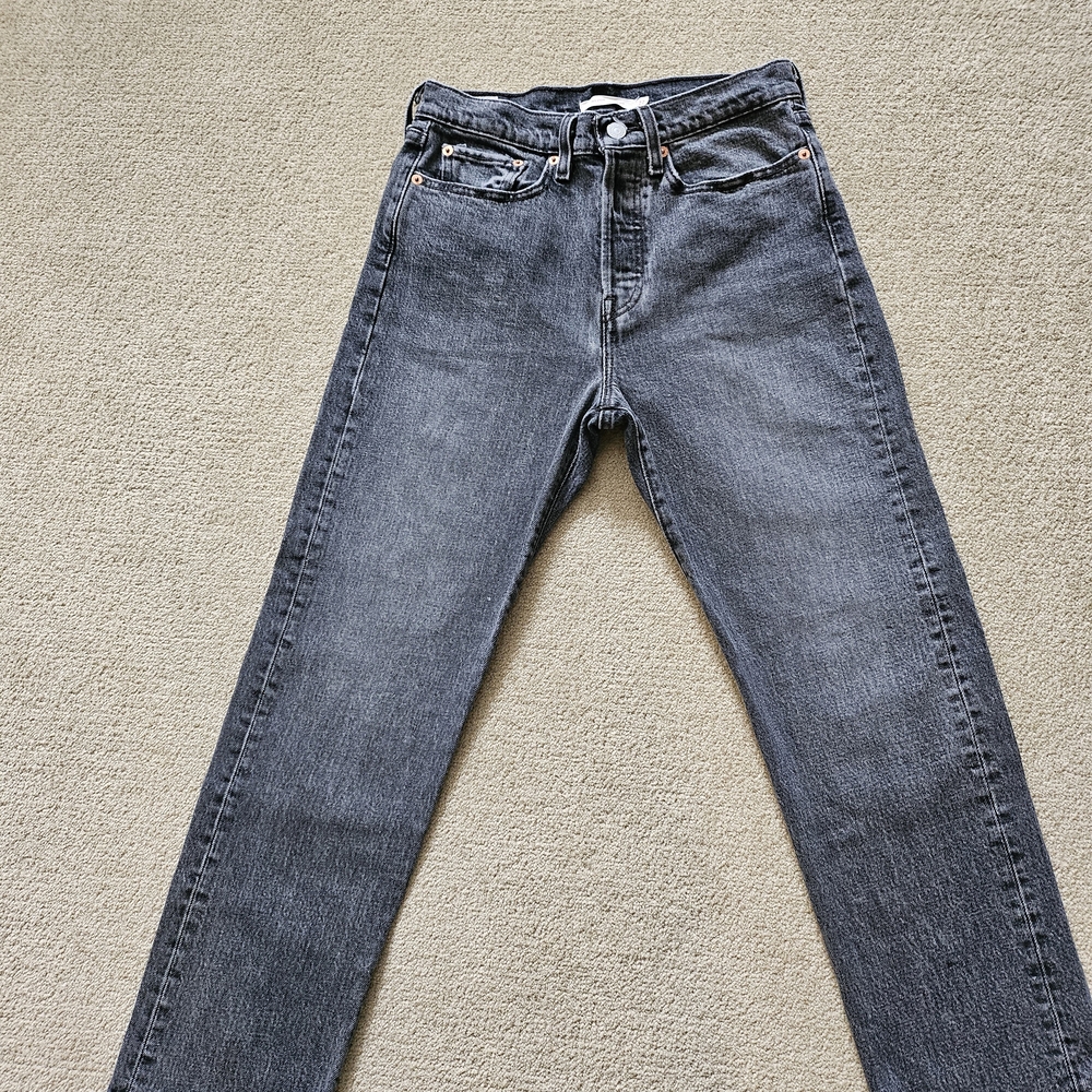 Levi's Premium Wedgie Straight Leg Black Jeans. Stitched Hem. Size 27 x 26